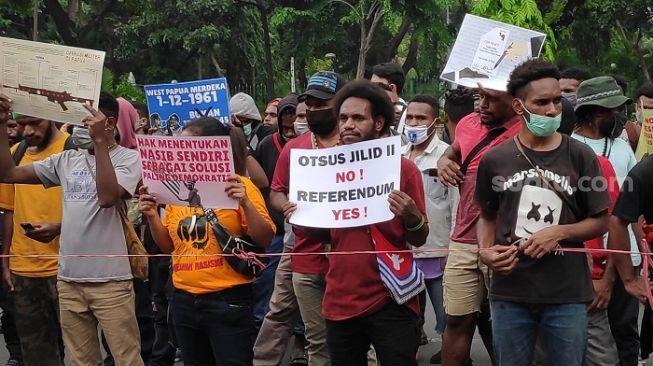 Aksi masa Aliansi Mahasiswa Papua (AMP) di Jakarta menuntut Tolak Otsus Julid II. Gambar dari suara.com