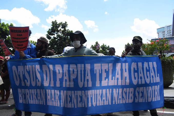 Aksi tolak Otsus di Jakarta. Gambar dari Koran Tempo.