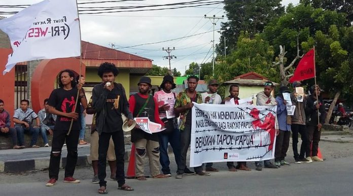 Aksi demonstrasi FRI-WP Gorontalo di depan Universitas Negeri Gorontalo (UNG) pada 12 Maret 2020. Foto dari suarapapua.com
